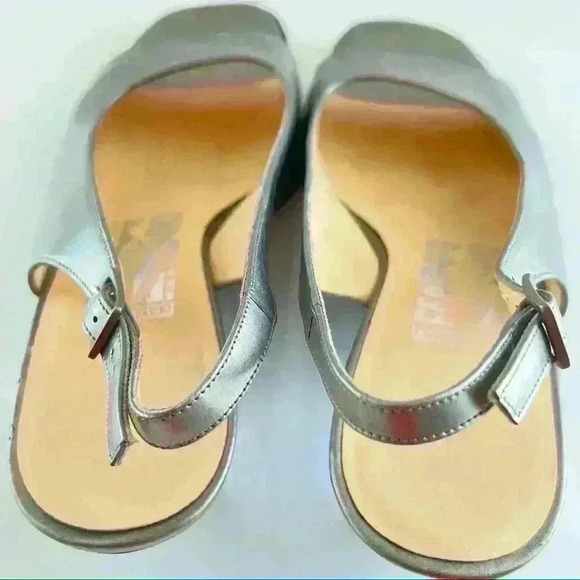 SALVATORE FERRAGAMO GREY LEATHER SLINGBACK KITTY HEEL OPEN TOE SANDALS 6.5 - Picture 4 of 16